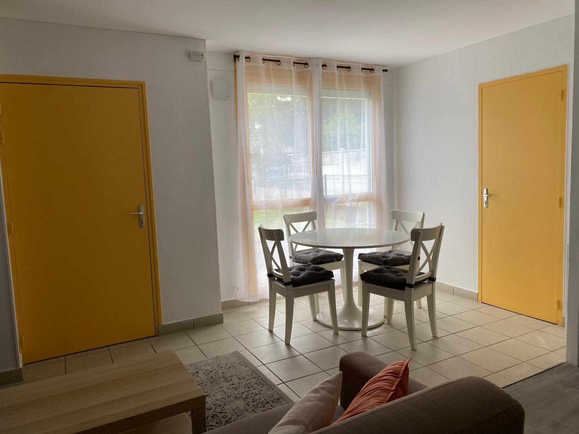 Maison Spacieuse Et Confortable 100M2 Avec Jardin Val-de-Reuil Buitenkant foto