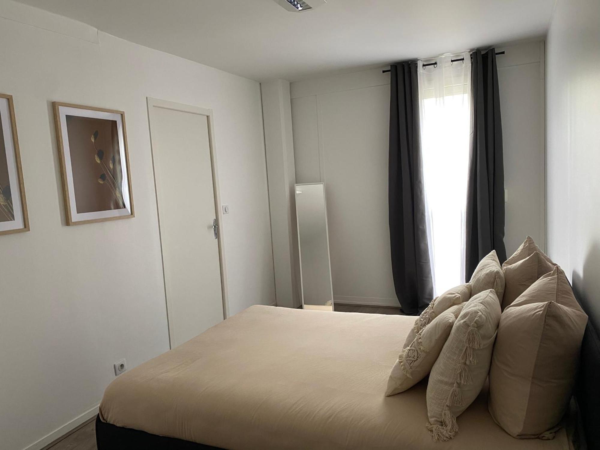 Maison Spacieuse Et Confortable 100M2 Avec Jardin Val-de-Reuil Buitenkant foto